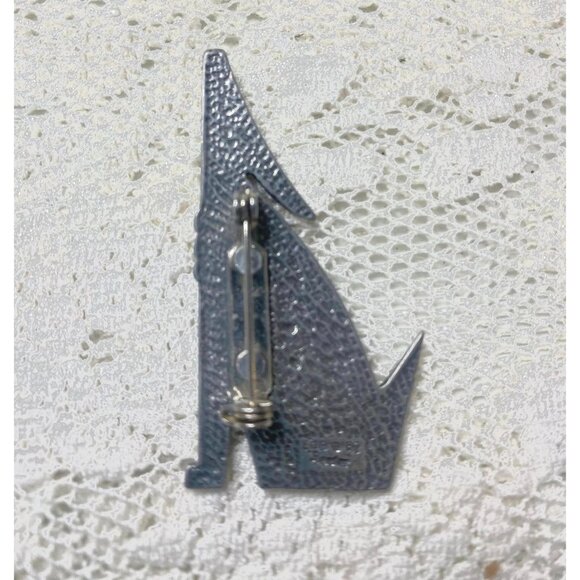 ECO Pewter Howling Coyote Brooch Pin - Retro Howling Hound Pin 2 Inches - Picture 2 of 4